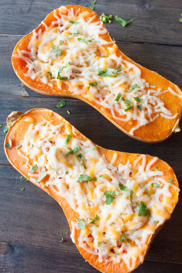 Sheesy Buttersquash Boats with grilled Chicken and Vegetables