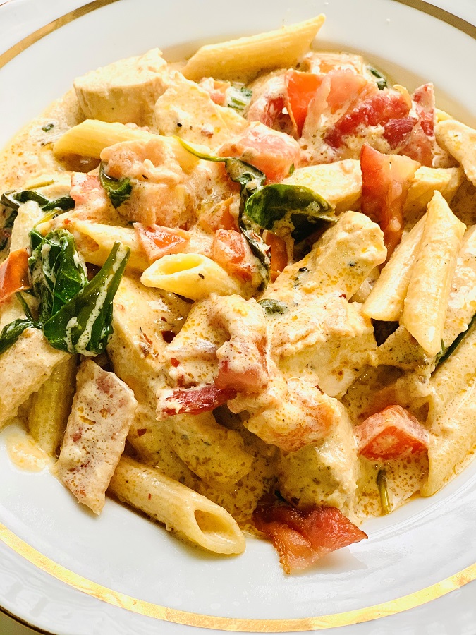 Chicken Alfredo PAsta with Bacon, Spinach and Tomatoes