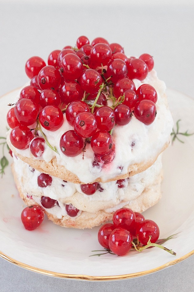 Delicious Red Currant mini cakes